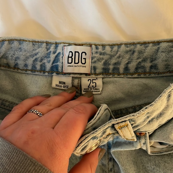 BDG High Waist Mom Jean Light Wash - Picture 6 of 6